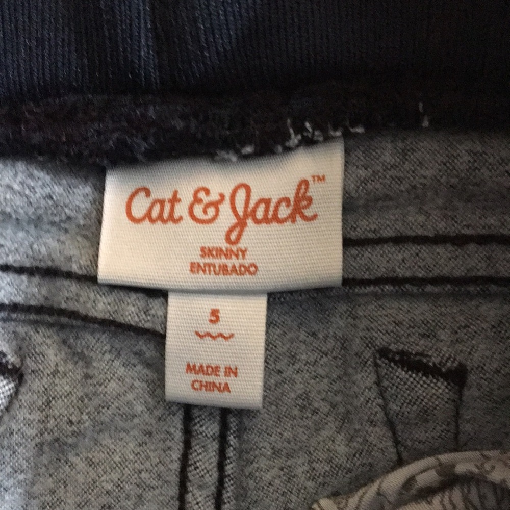 Goes dark blue jeans